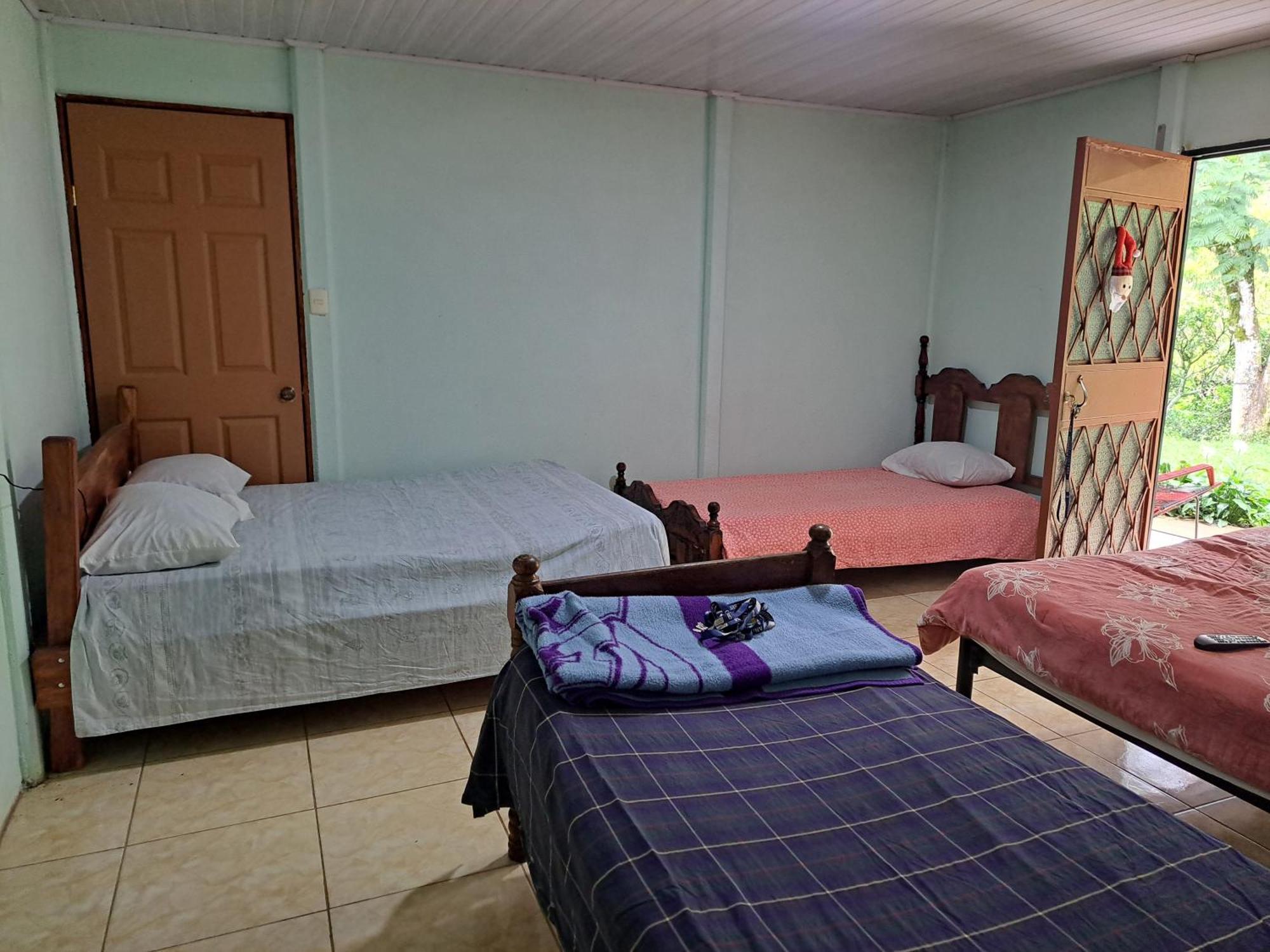 Hospedaje Luis & Ana Pejibaye Chambre photo